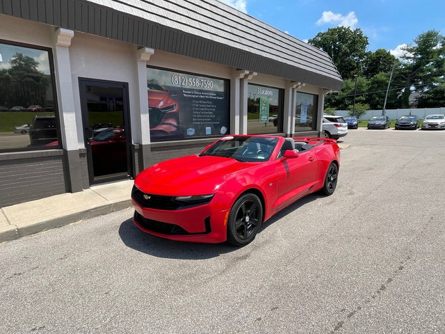 Used 2020 Chevrolet Camaro LT image 2