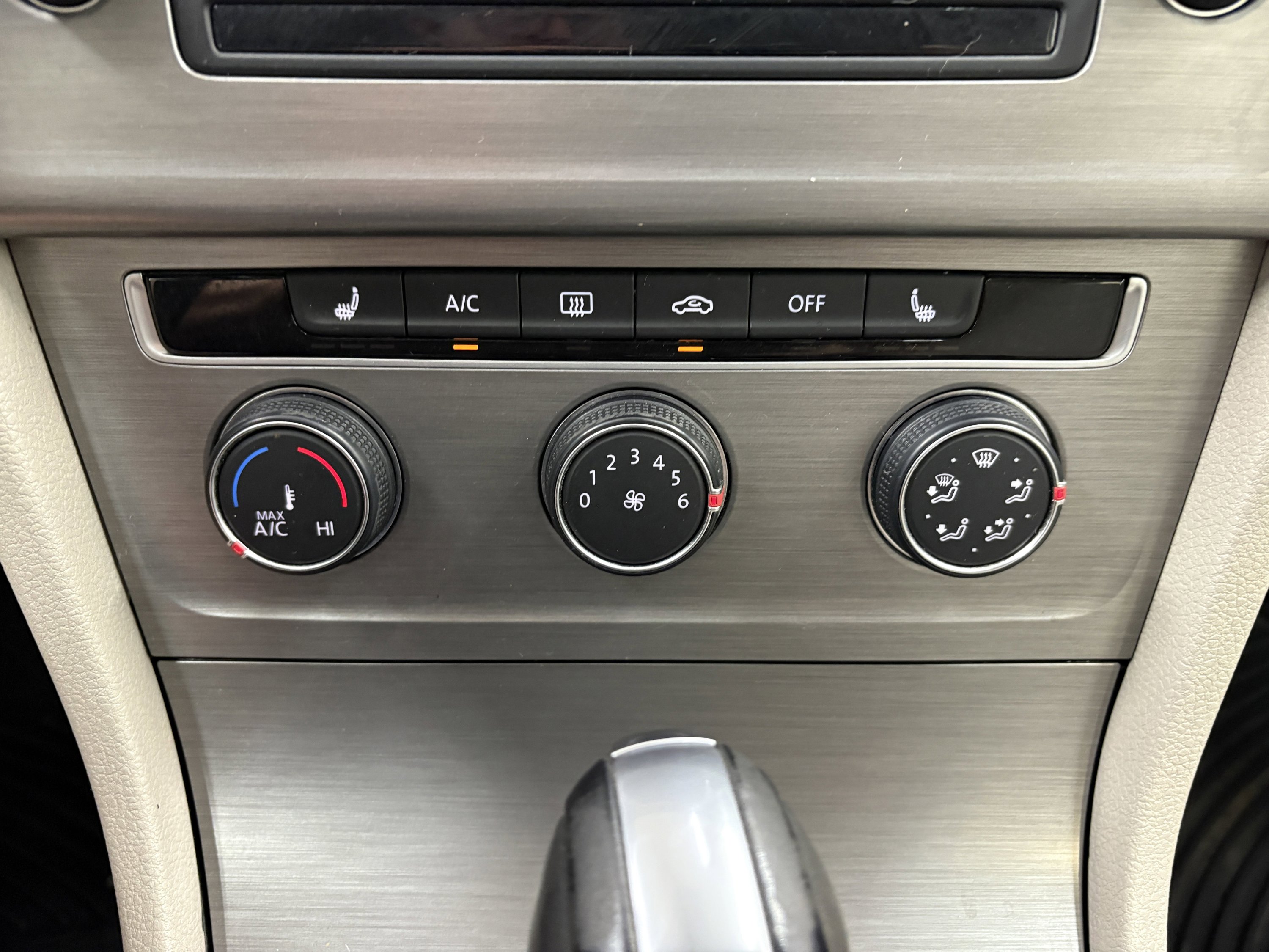 Used 2016 Volkswagen Golf SE w/ Lighting Package image 17