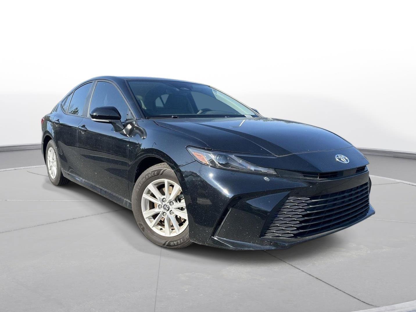 Used 2025 Toyota Camry LE w/ Convenience Package image 4