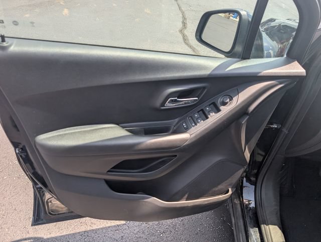 Used 2019 Chevrolet Trax LT w/ LT Convenience Package FWD image 14