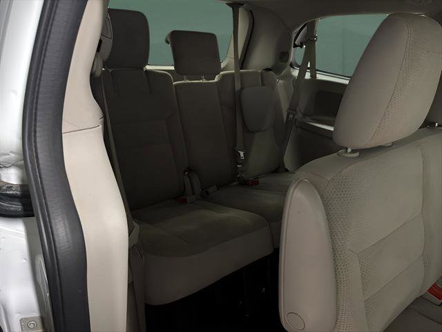 Used 2019 Dodge Grand Caravan SE w/ UConnect Hands-Free Group image 14