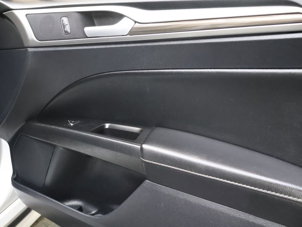 Used 2020 Ford Fusion SEL FWD image 12