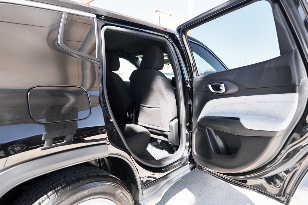 Used 2023 Jeep Compass Sport image 14