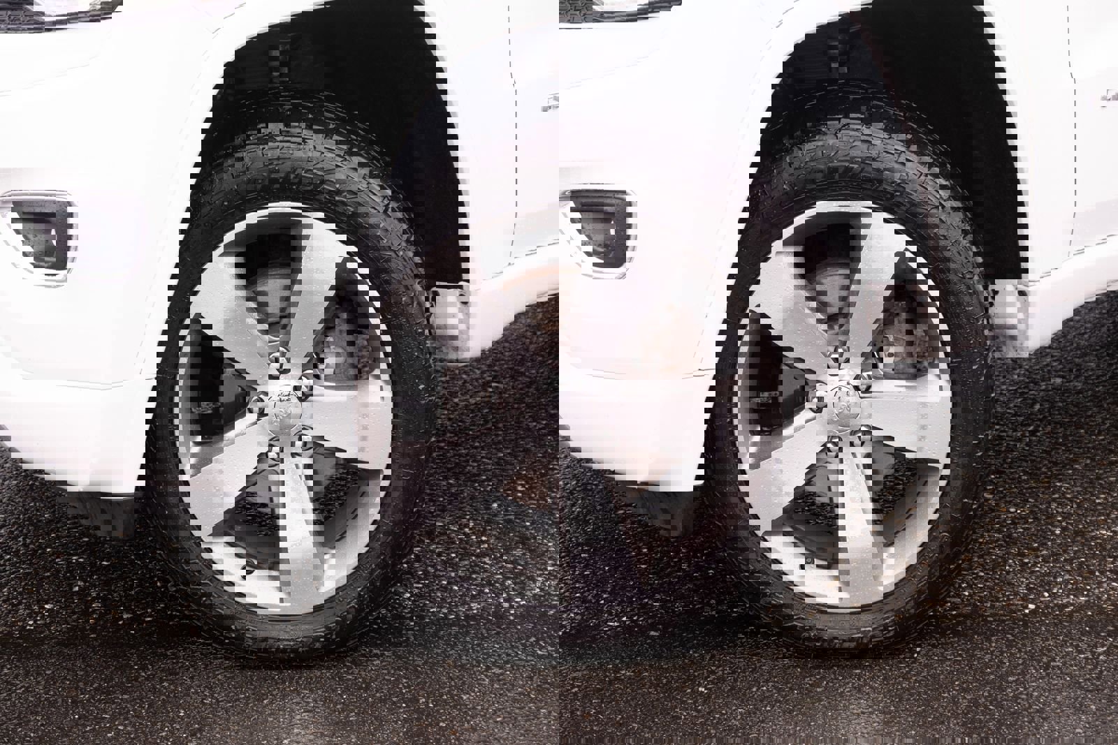 Used 2014 Jeep Grand Cherokee Overland w/ Mopar Chrome Edition Group image 25