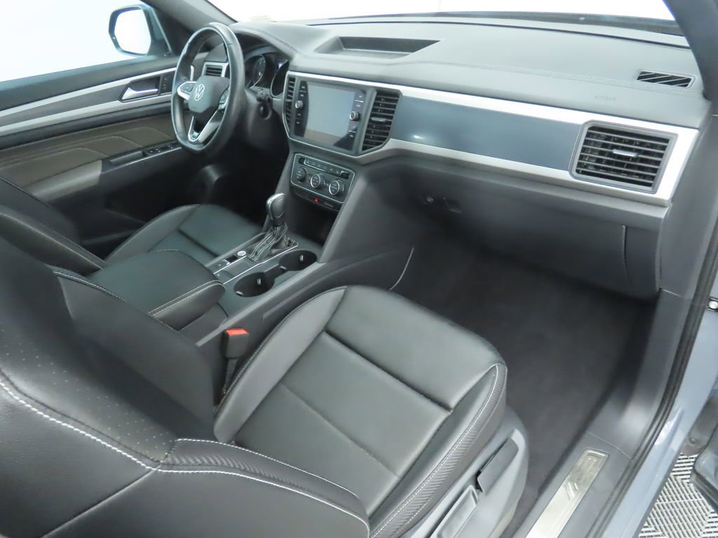 Used 2021 Volkswagen Atlas Cross Sport SE w/ Panoramic Sunroof Package image 17