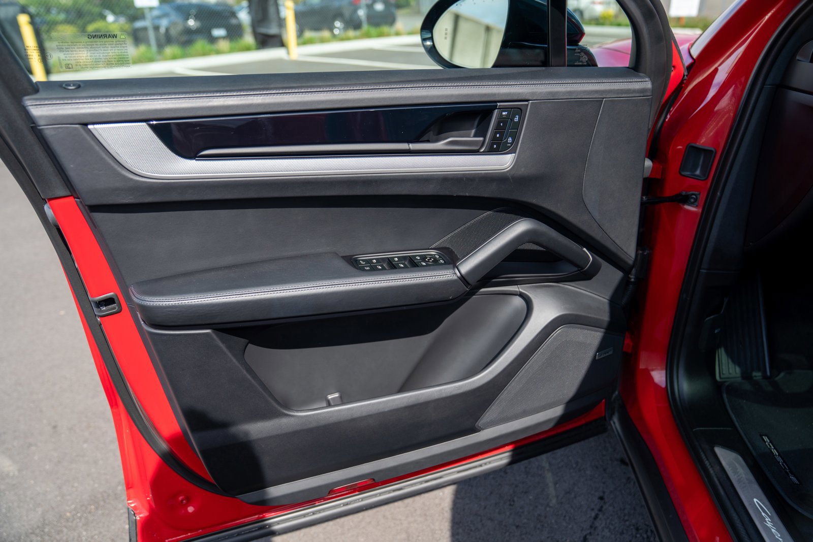 Certified 2025 Porsche Cayenne E-Hybrid AWD/4WD image 10