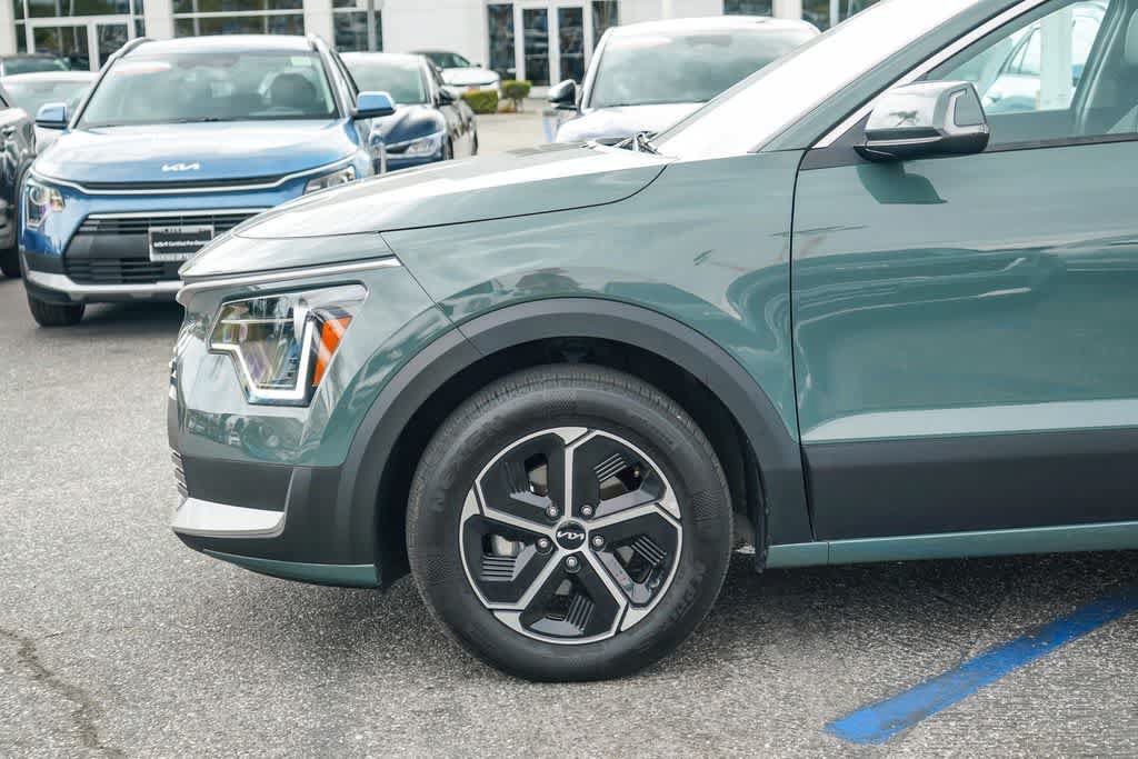 Certified 2025 Kia Niro EX FWD image 9