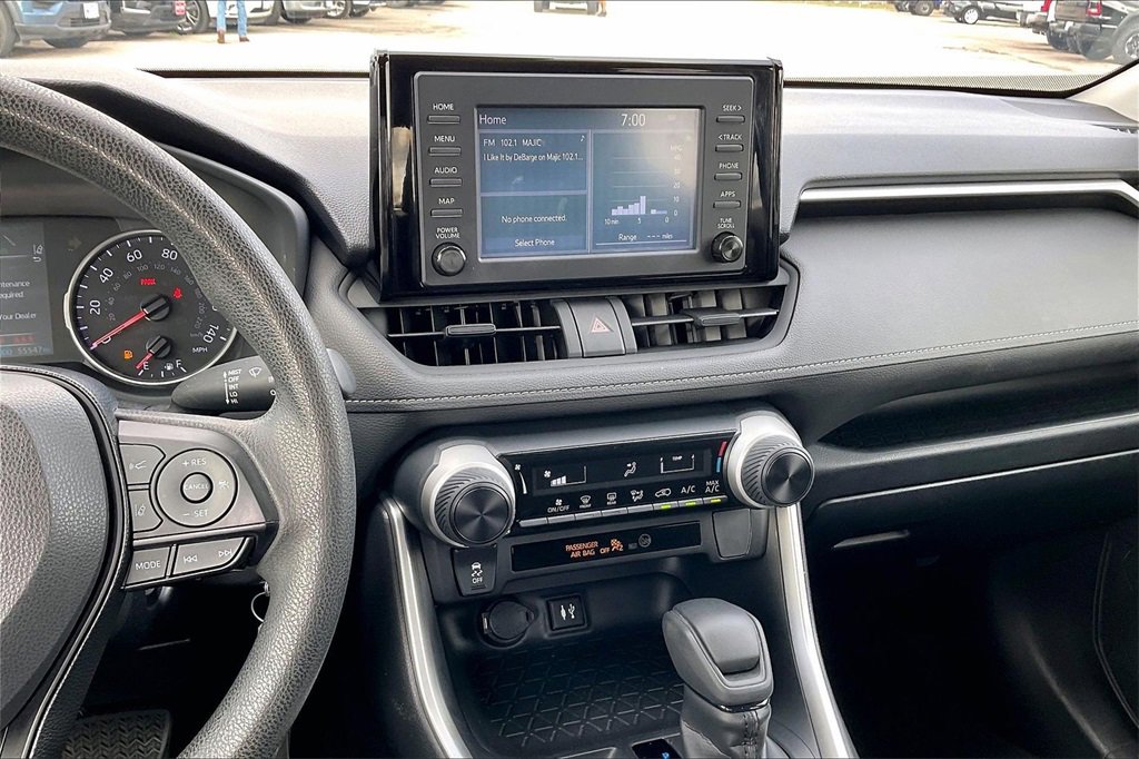 Used 2019 Toyota RAV4 LE image 9