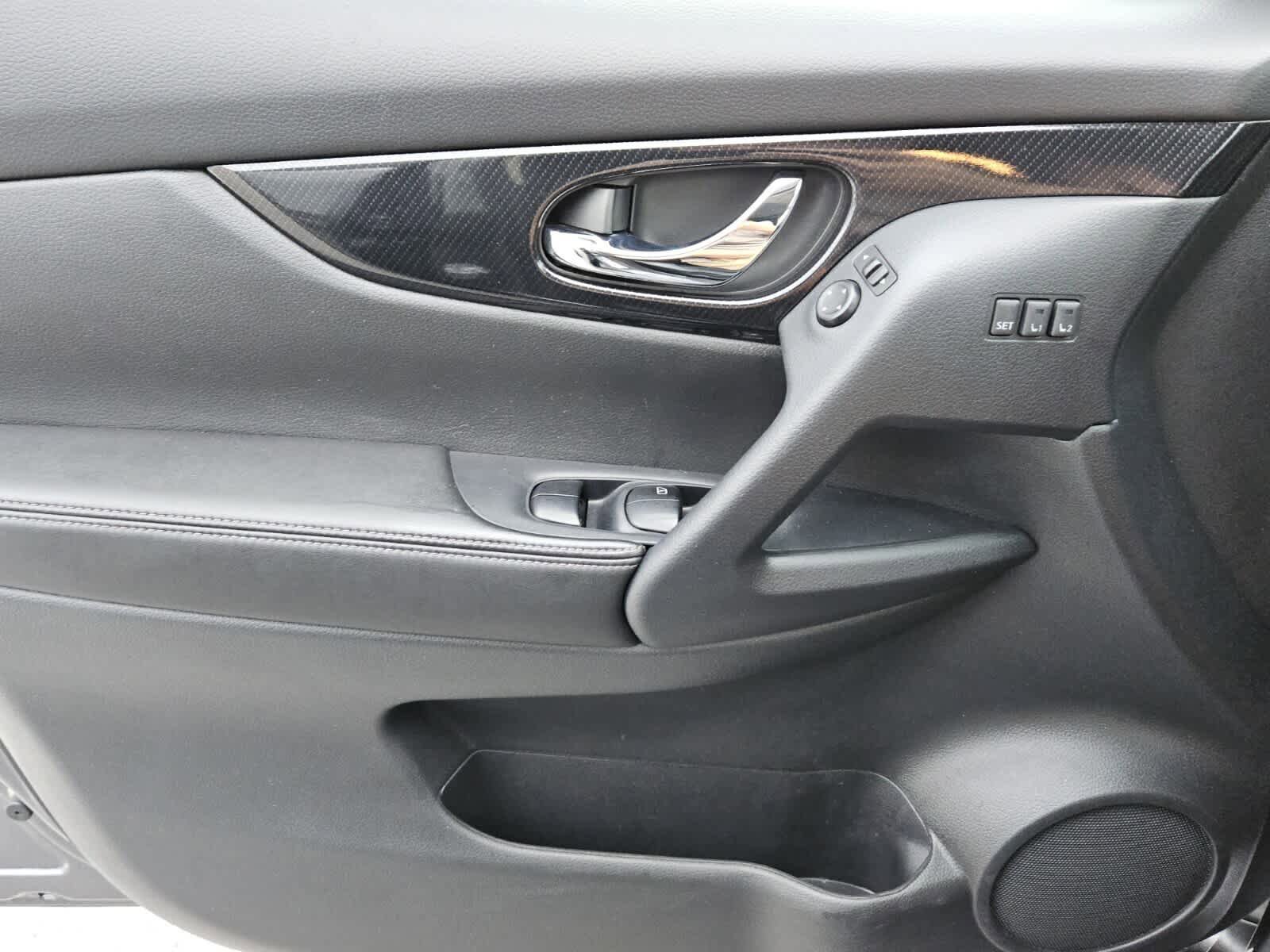 Used 2019 Nissan Rogue SL w/ Premium Package AWD/4WD image 17
