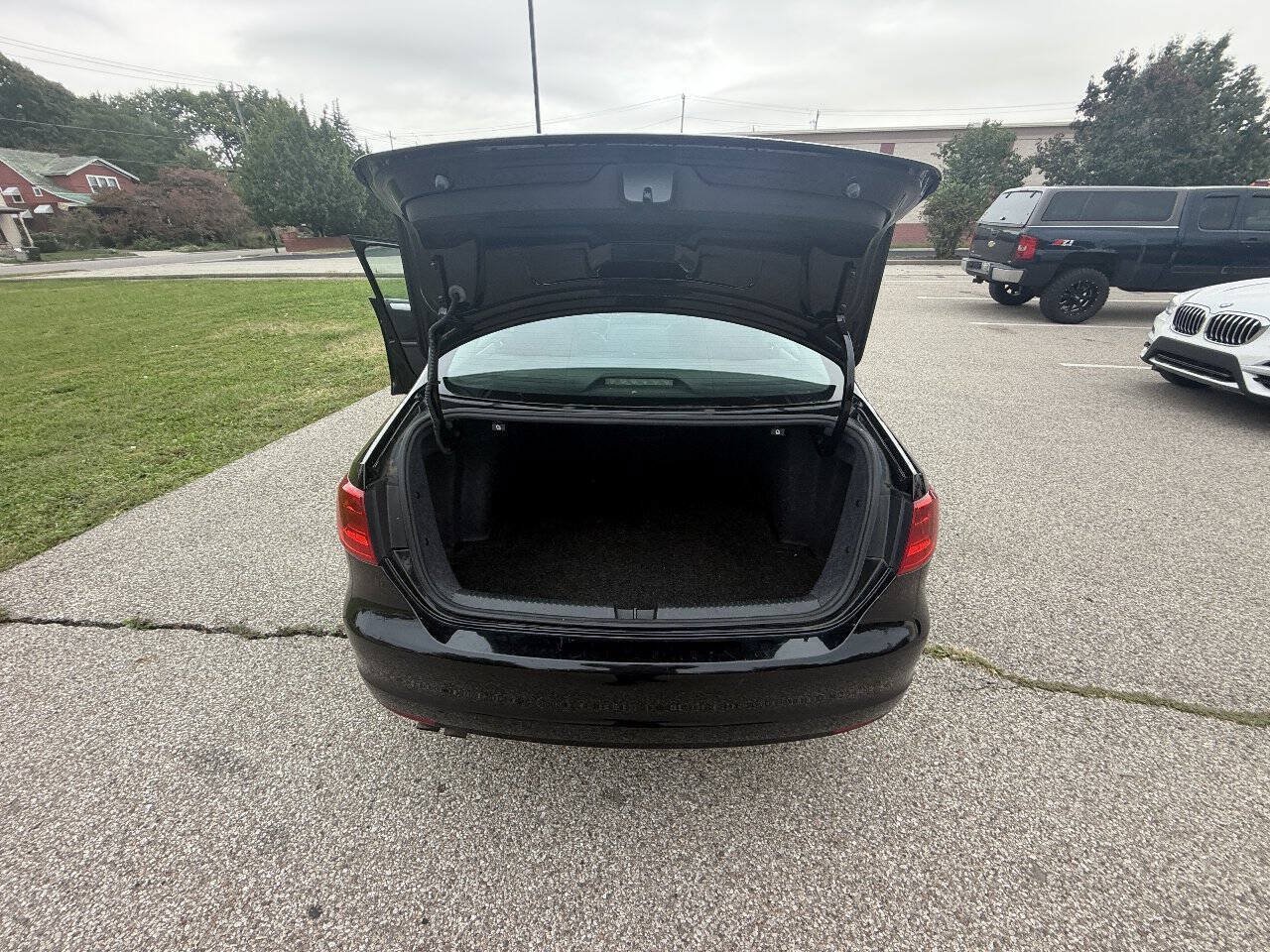 Used 2011 Volkswagen Jetta SEL FWD image 16