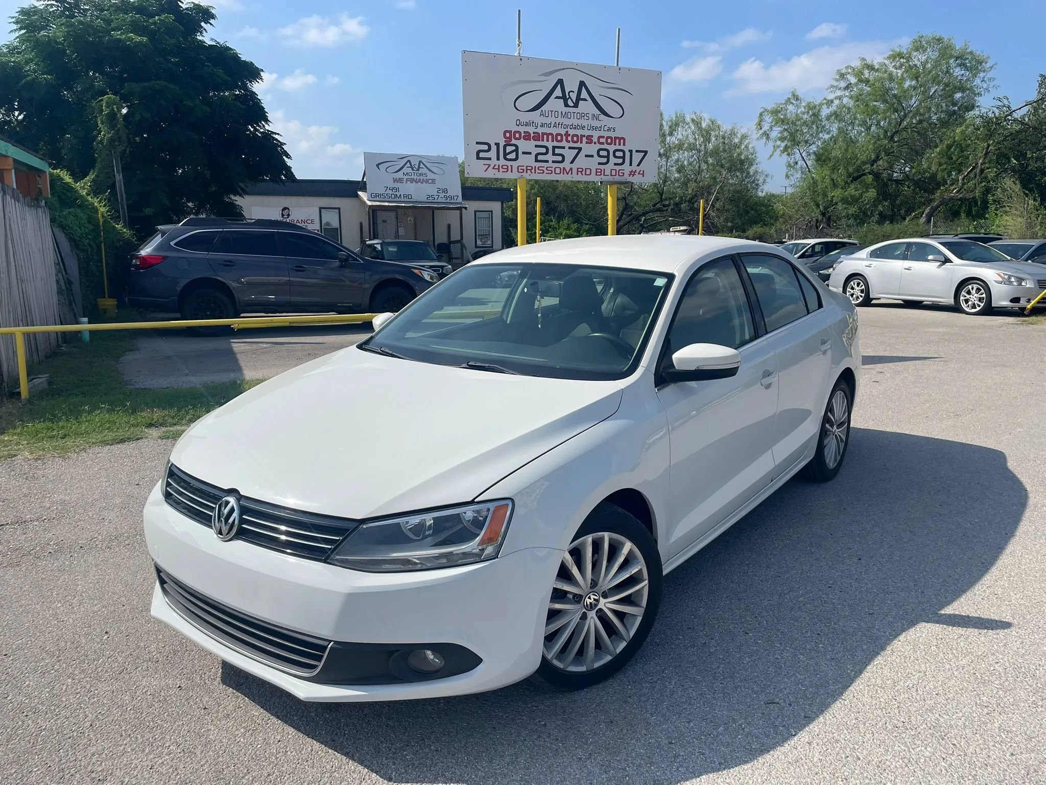 Used 2012 Volkswagen Jetta SEL FWD image 1