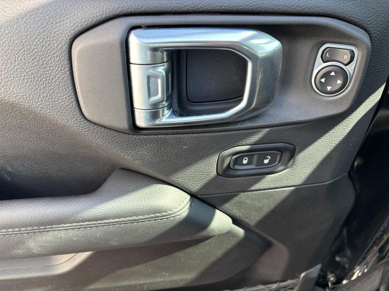 Used 2023 Jeep Wrangler Unlimited Sahara AWD/4WD image 20