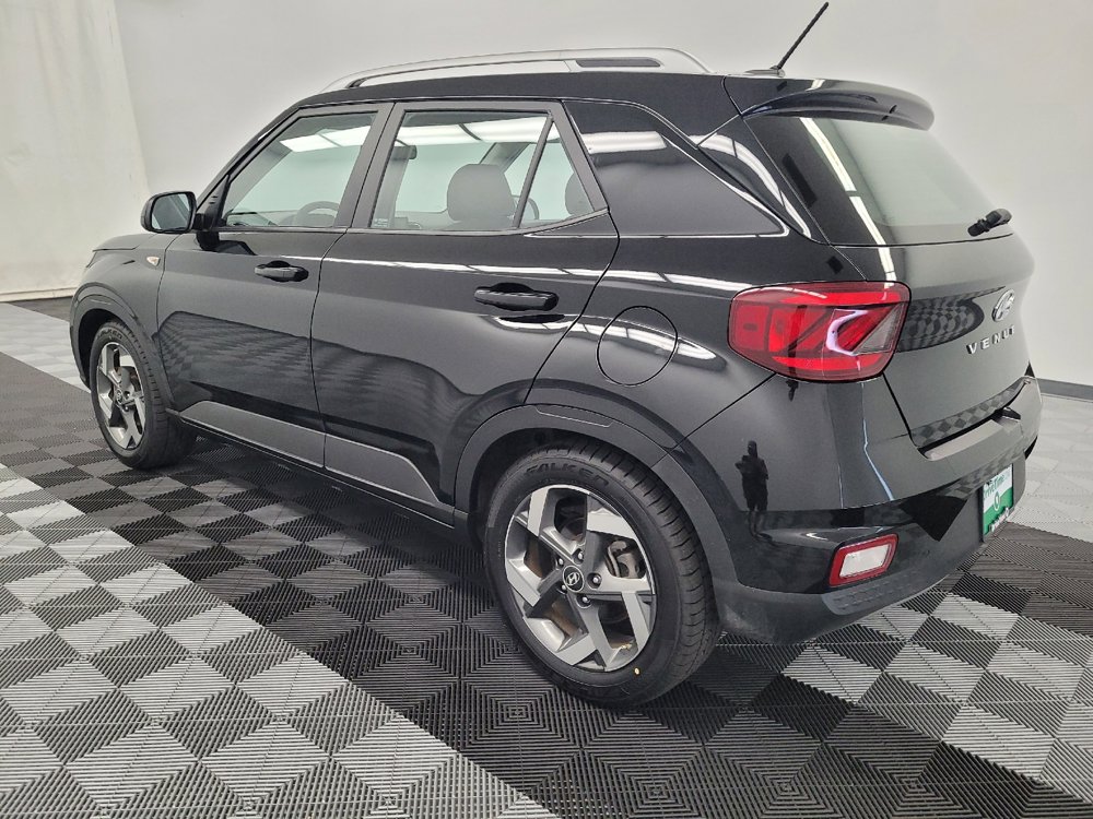 Used 2023 Hyundai Venue SEL FWD image 3