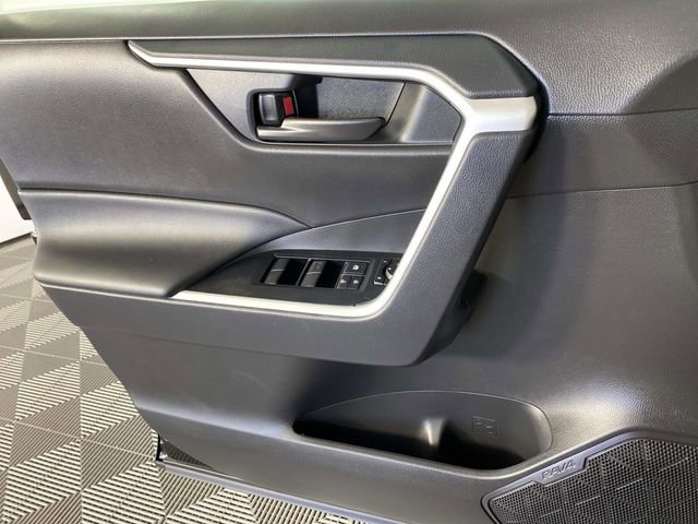 Used 2025 Toyota RAV4 LE AWD/4WD image 22