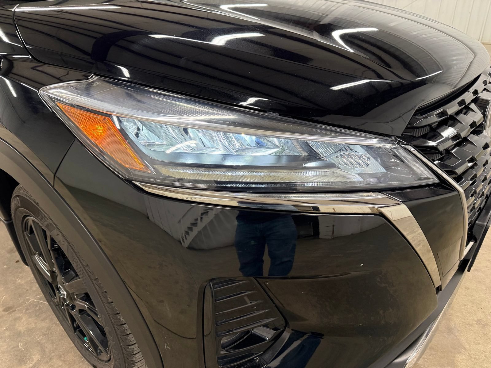 Used 2024 Nissan Kicks SR w/ SR Premium Package FWD image 4
