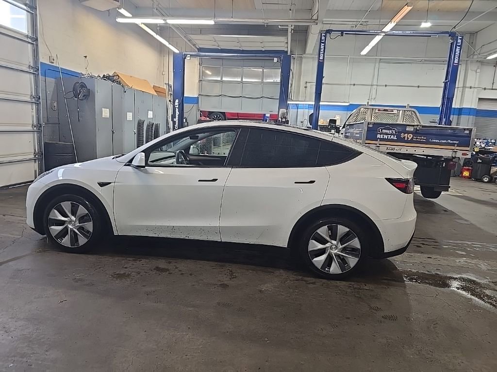 Used 2023 Tesla Model Y Long Range image 9