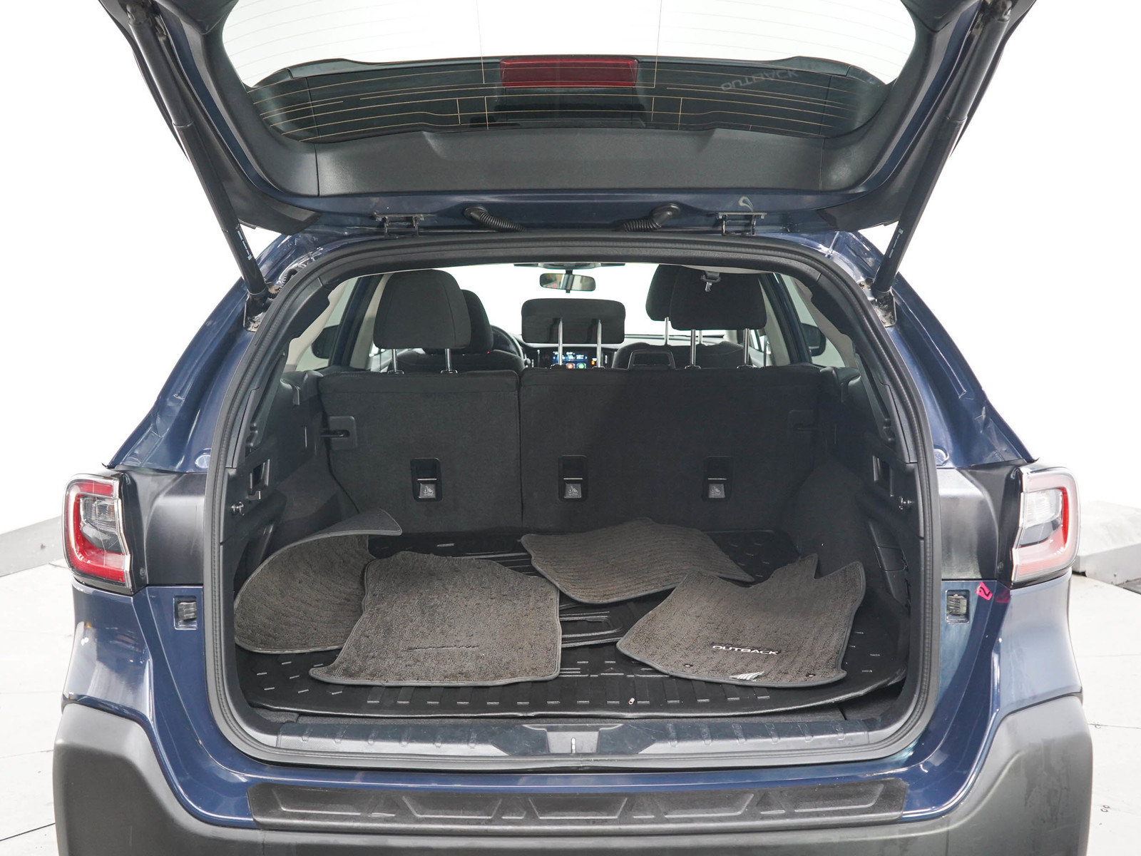 Used 2025 Subaru Outback Premium AWD/4WD image 16