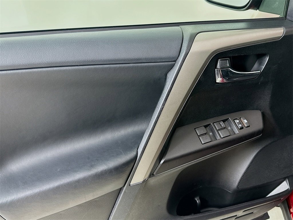 Used 2018 Toyota RAV4 XLE image 34