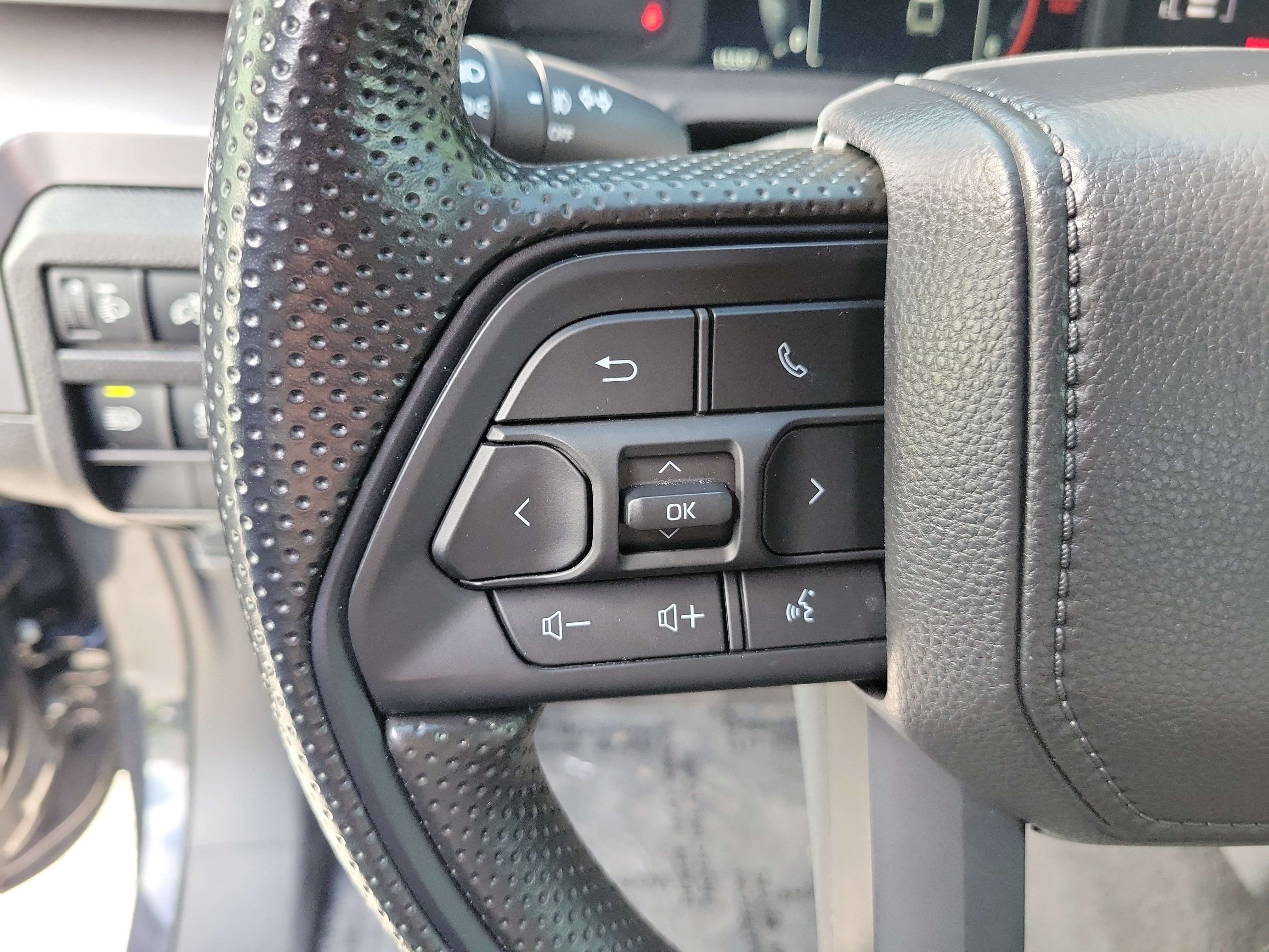 Certified 2025 Toyota Tacoma SR5 AWD/4WD image 25