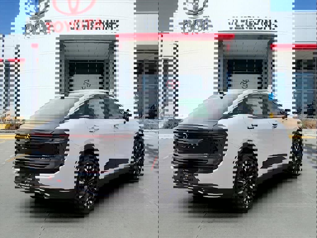 New 2025 Toyota Crown Platinum image 6