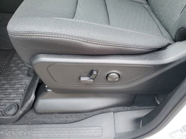 New 2026 RAM 1500 4x4 Crew Cab image 13