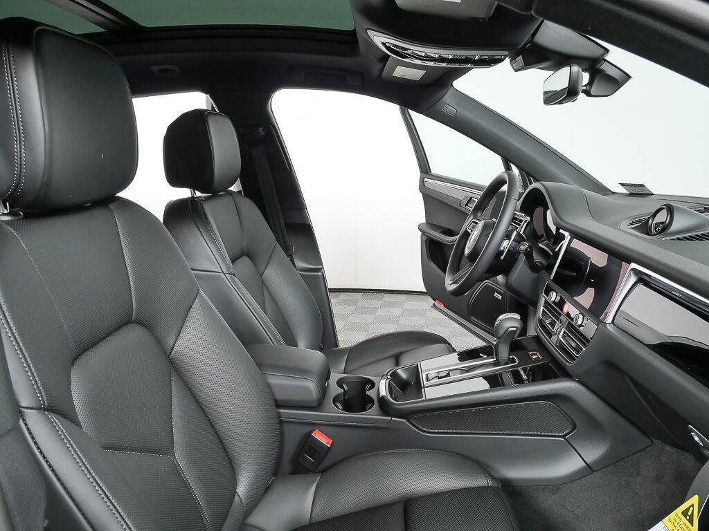 Certified 2026 Porsche Macan Turbo AWD/4WD image 23