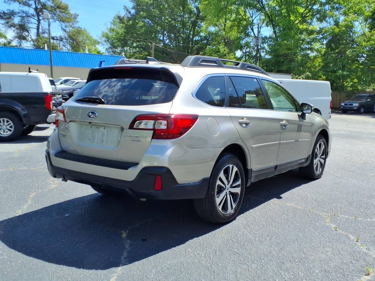 Used 2018 Subaru Outback 3.6R Limited AWD/4WD image 3
