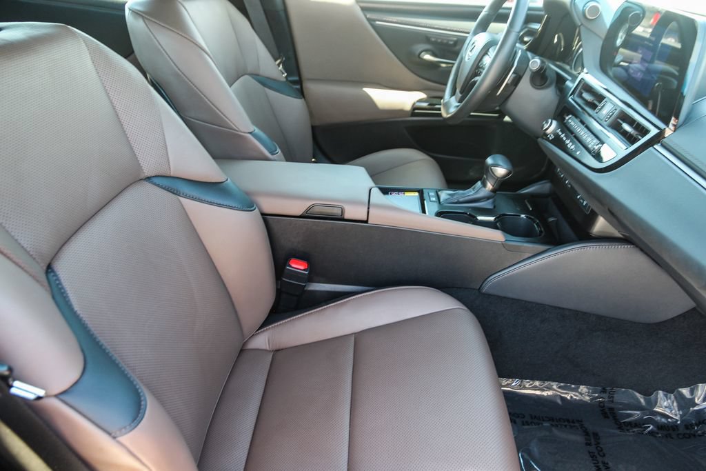 Certified 2025 Lexus ES 300h w/ Premium Package FWD image 18