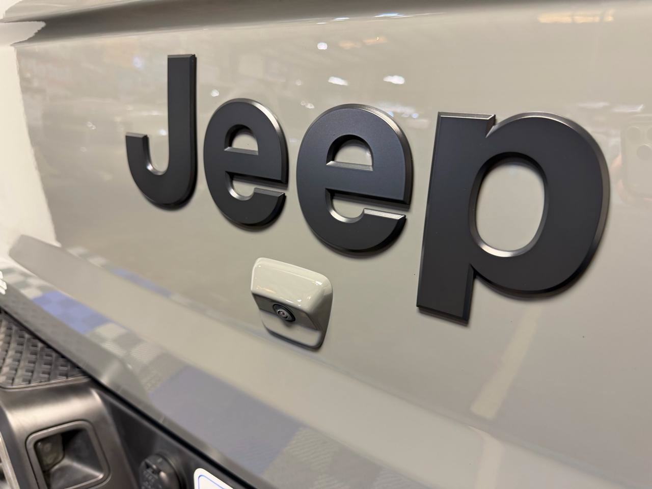 Used 2022 Jeep Gladiator Overland AWD/4WD image 27