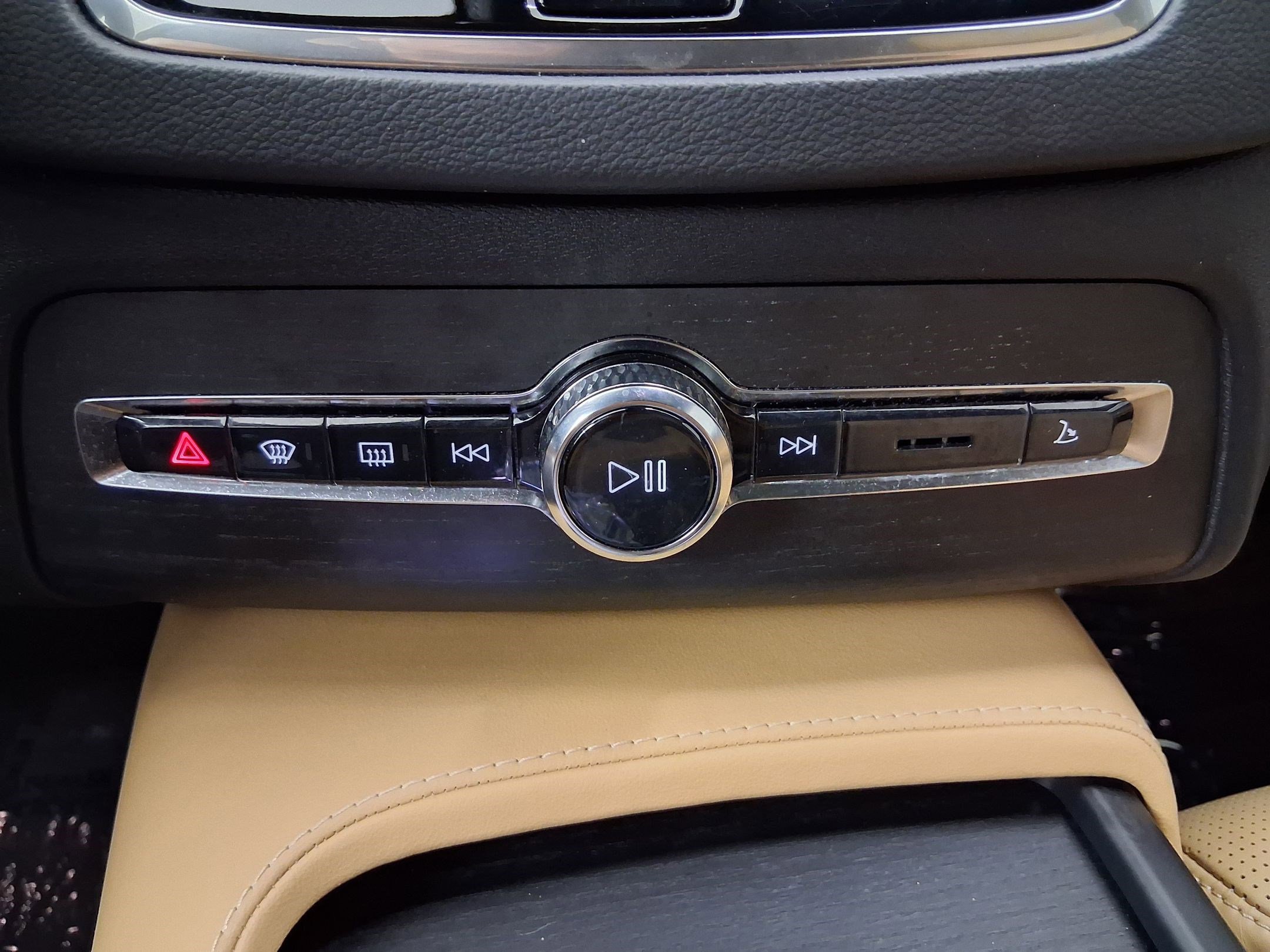 Used 2023 Volvo XC90 T8 Ultimate AWD/4WD image 18