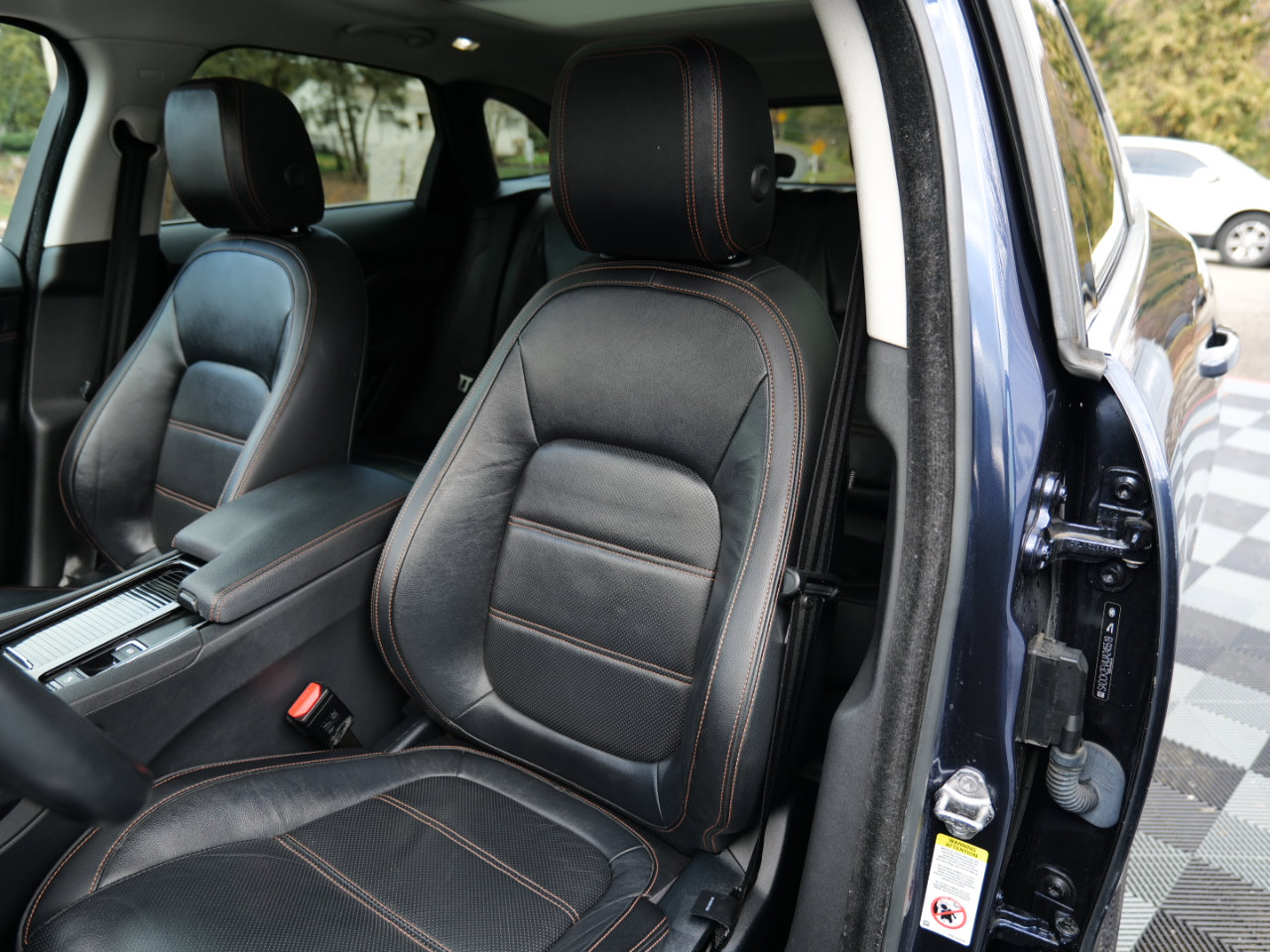 Used 2018 Jaguar F-PACE Prestige image 16