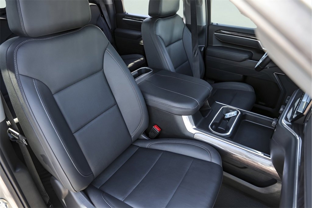 Used 2025 Chevrolet Silverado 2500 LTZ w/ LTZ Convenience Package image 34