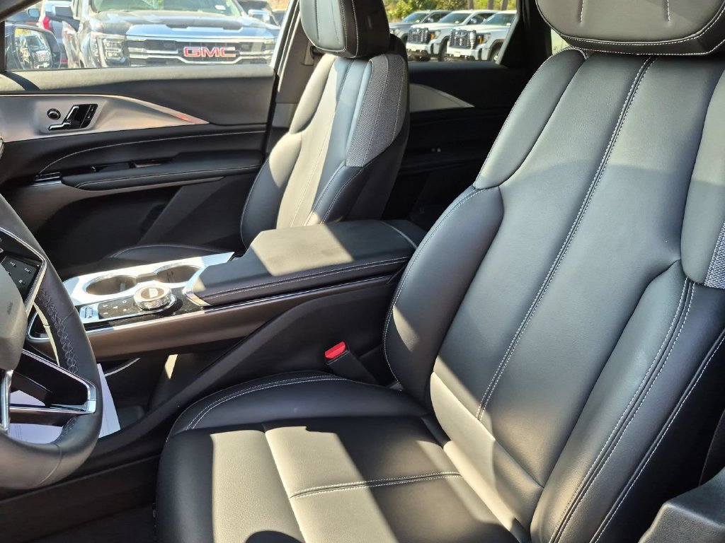 Certified 2024 Cadillac Lyriq Tech RWD image 12