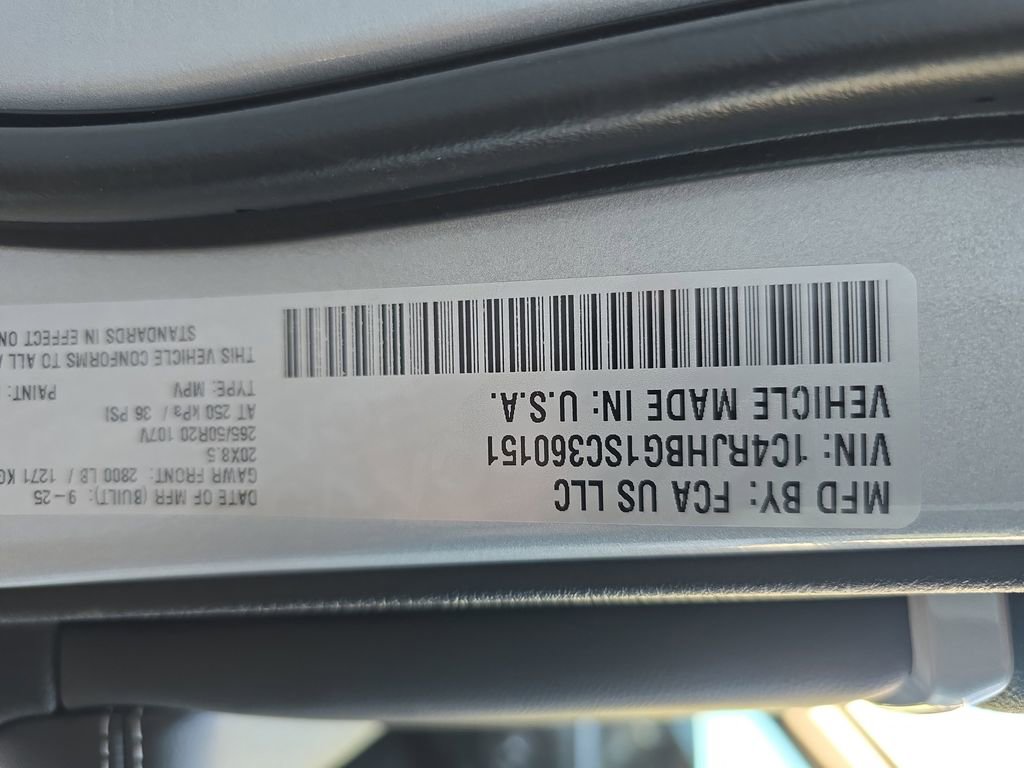 New 2025 Jeep Grand Cherokee Limited w/ Black Appearance Package image 37