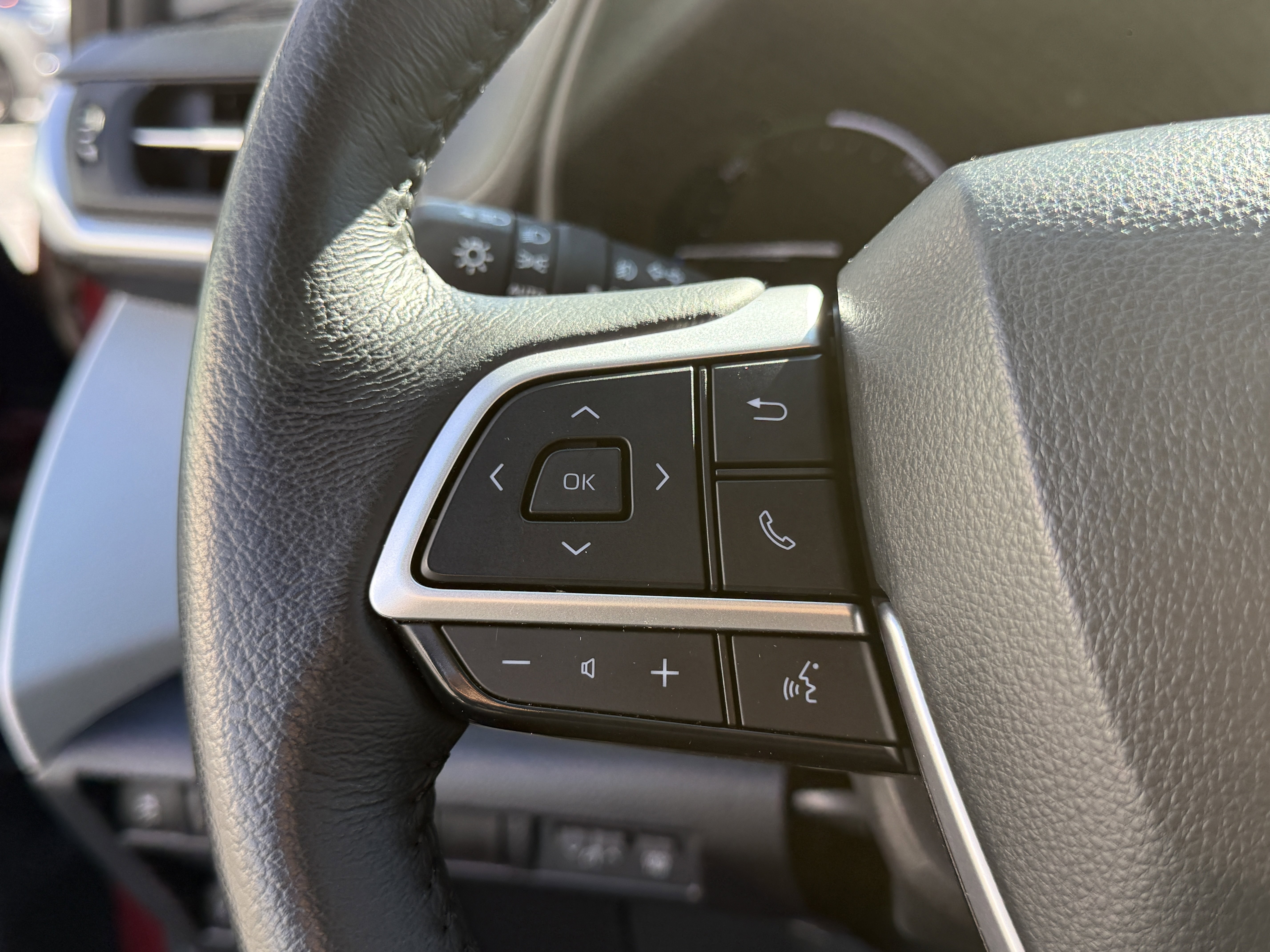 Used 2025 Toyota Sienna XLE image 18