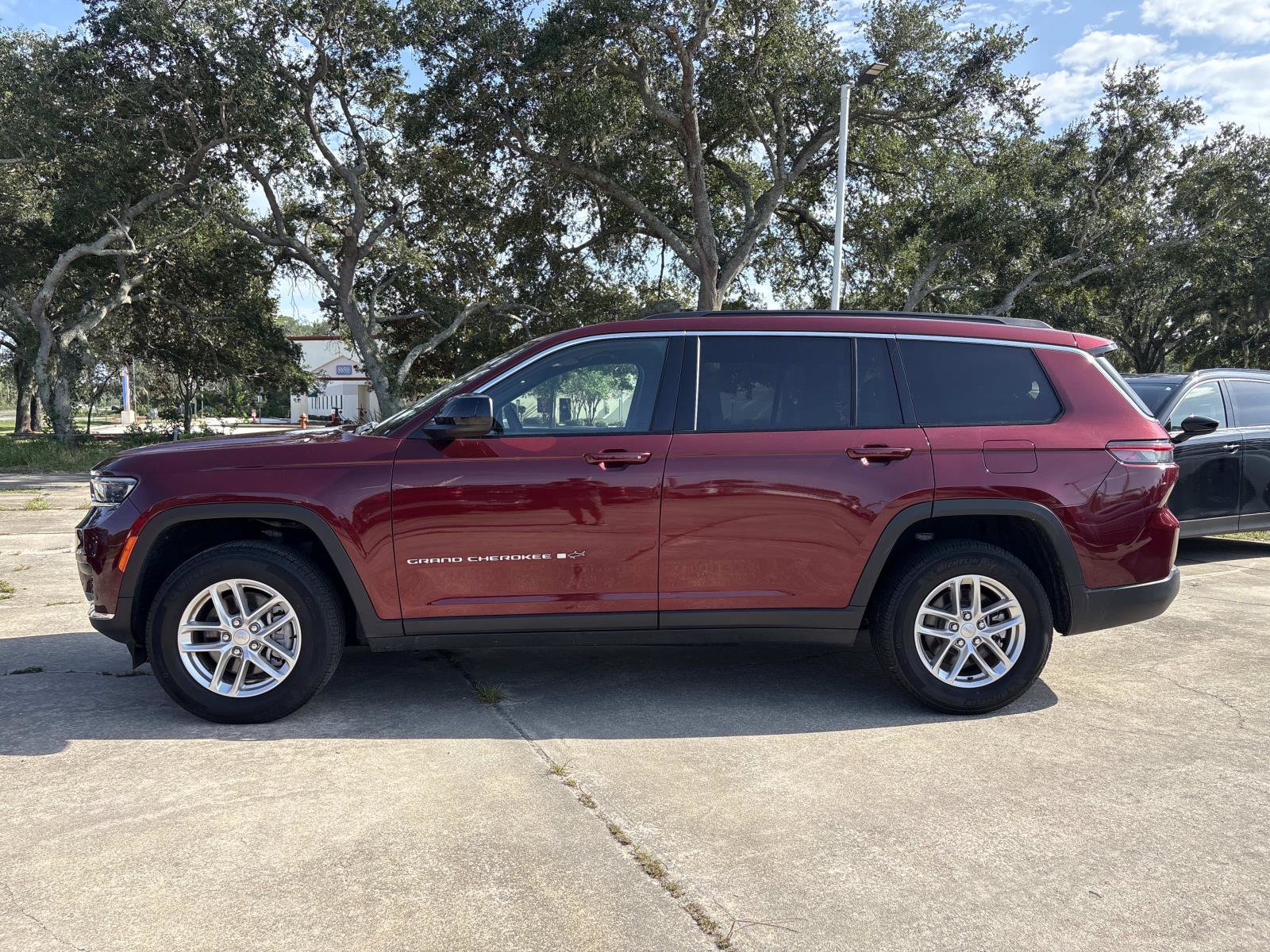 Certified 2024 Jeep Grand Cherokee L Laredo w/ Trailer Tow Package AWD/4WD image 6
