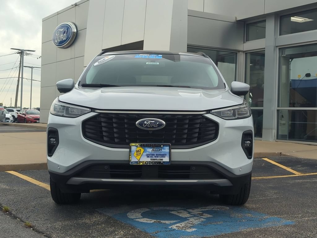 Used 2025 Ford Escape SE w/ PHEV Premium Package FWD image 8