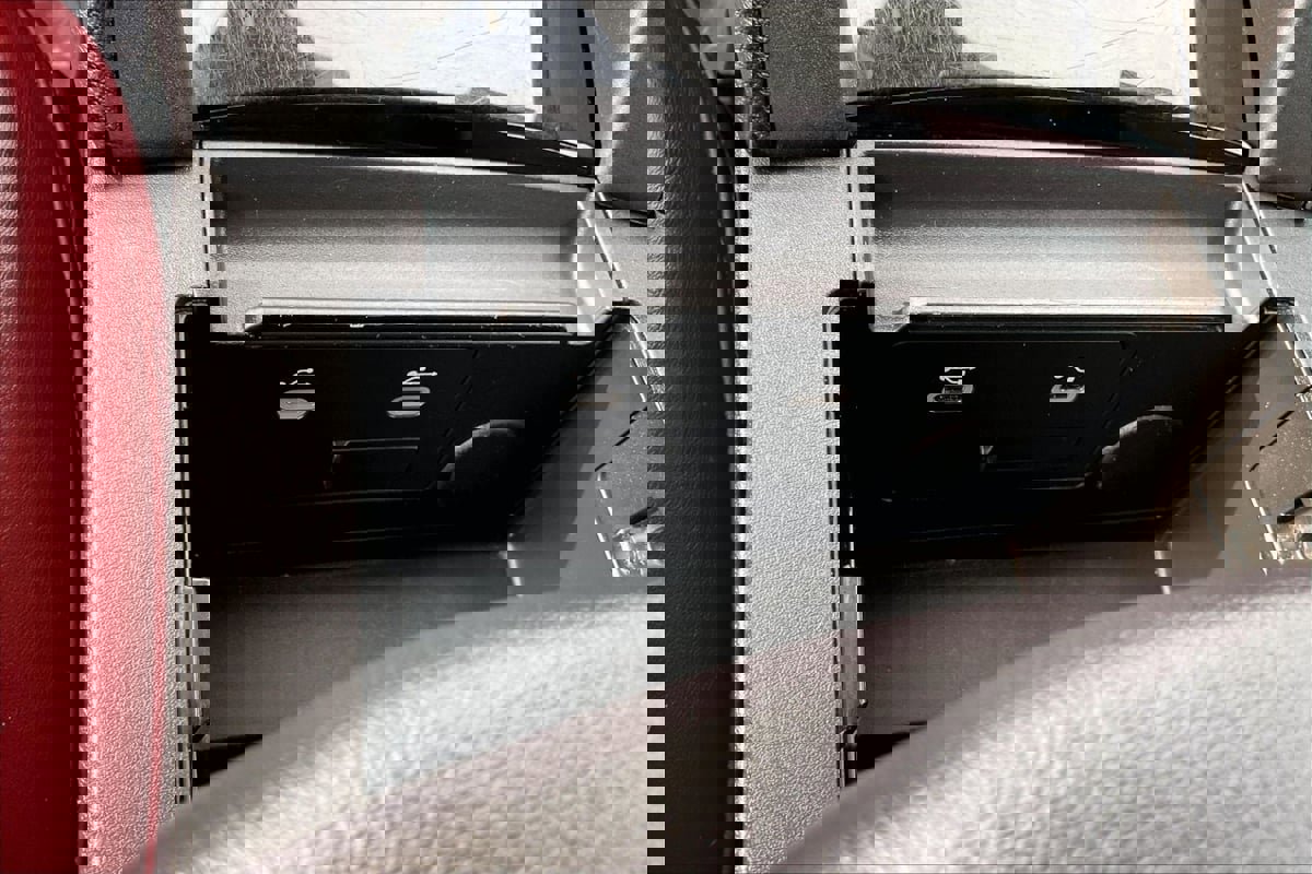 Used 2024 MAZDA MAZDA3 s image 31