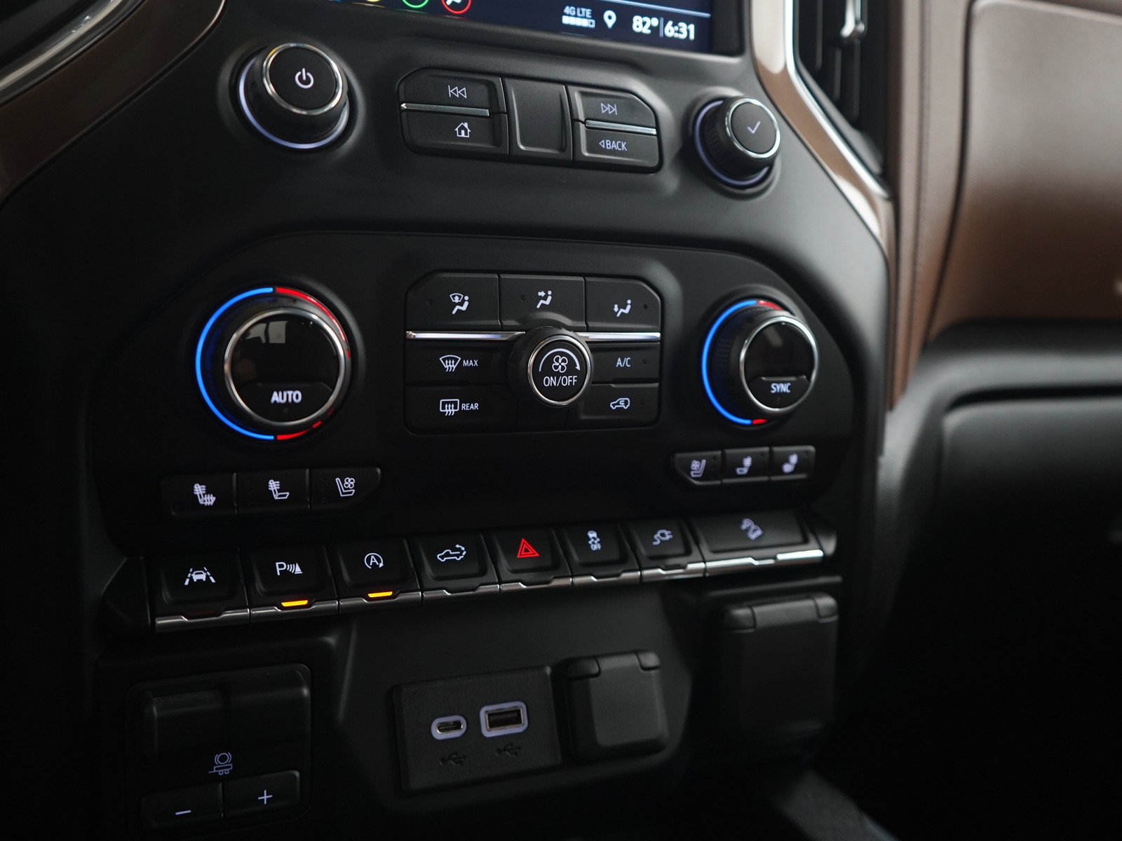 Used 2019 Chevrolet Silverado 1500 High Country w/ Technology Package AWD/4WD image 21