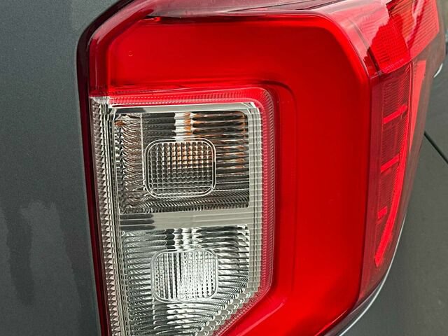 Used 2022 Ford Explorer XLT w/ Equipment Group 202A RWD image 35