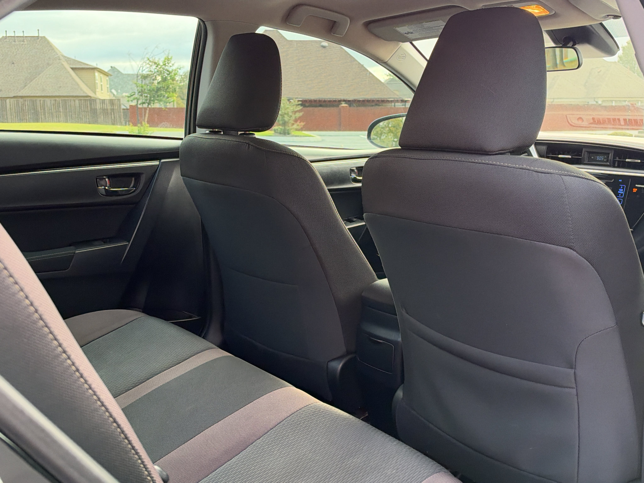 Used 2017 Toyota Corolla LE FWD image 14