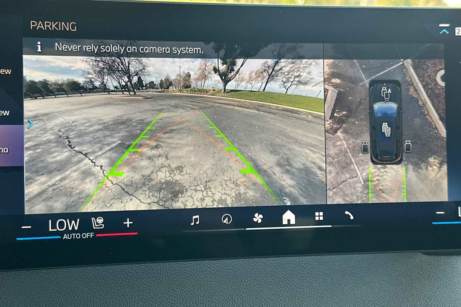 Used 2025 BMW iX xDrive50 w/ Sport Package image 27