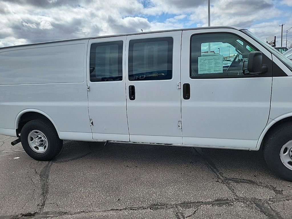 Used 2020 Chevrolet Express 3500 Extended w/ Driver Convenience Package image 3