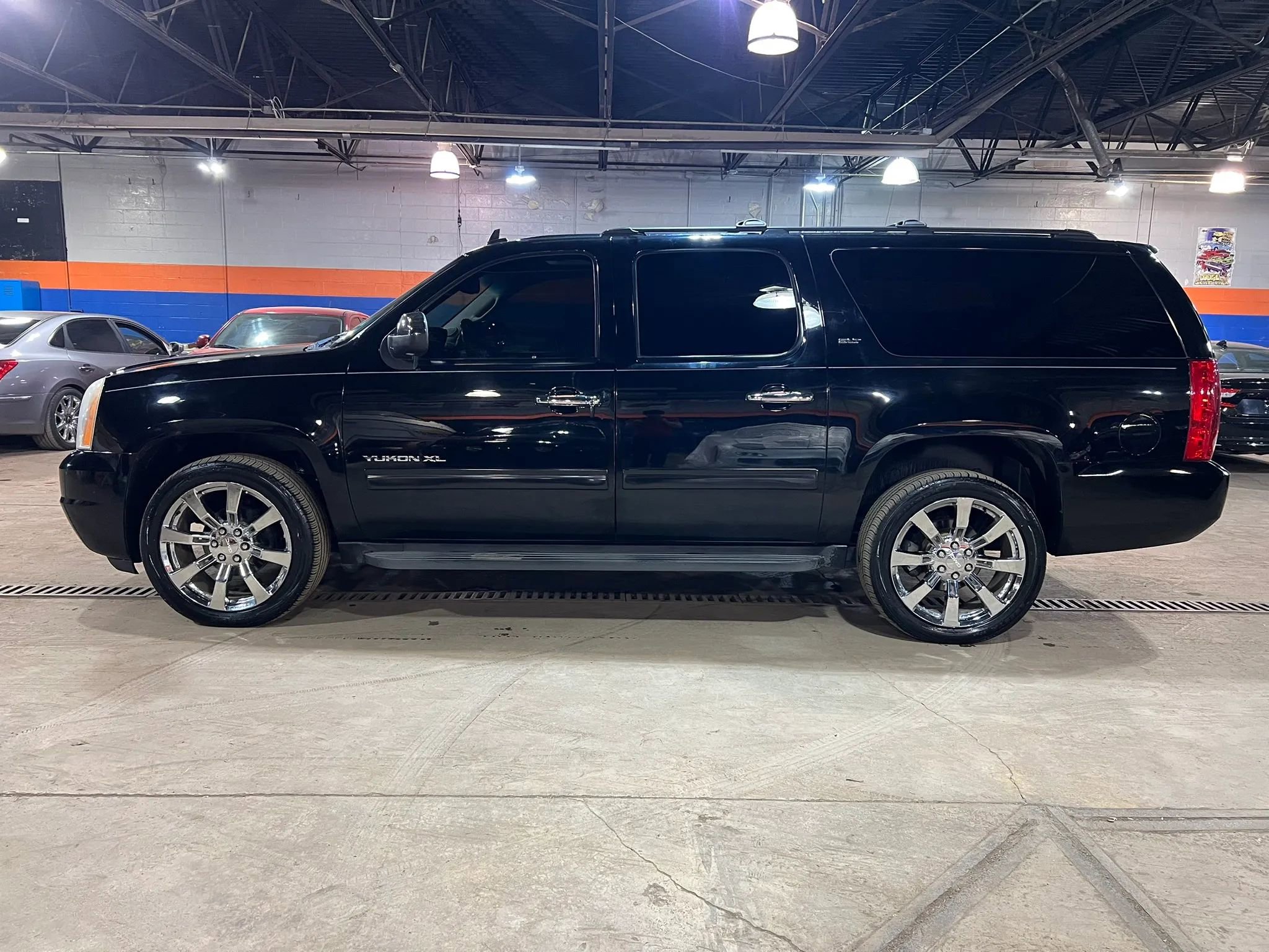 Used 2012 GMC Yukon XL SLT w/ SLT Chrome Package image 6