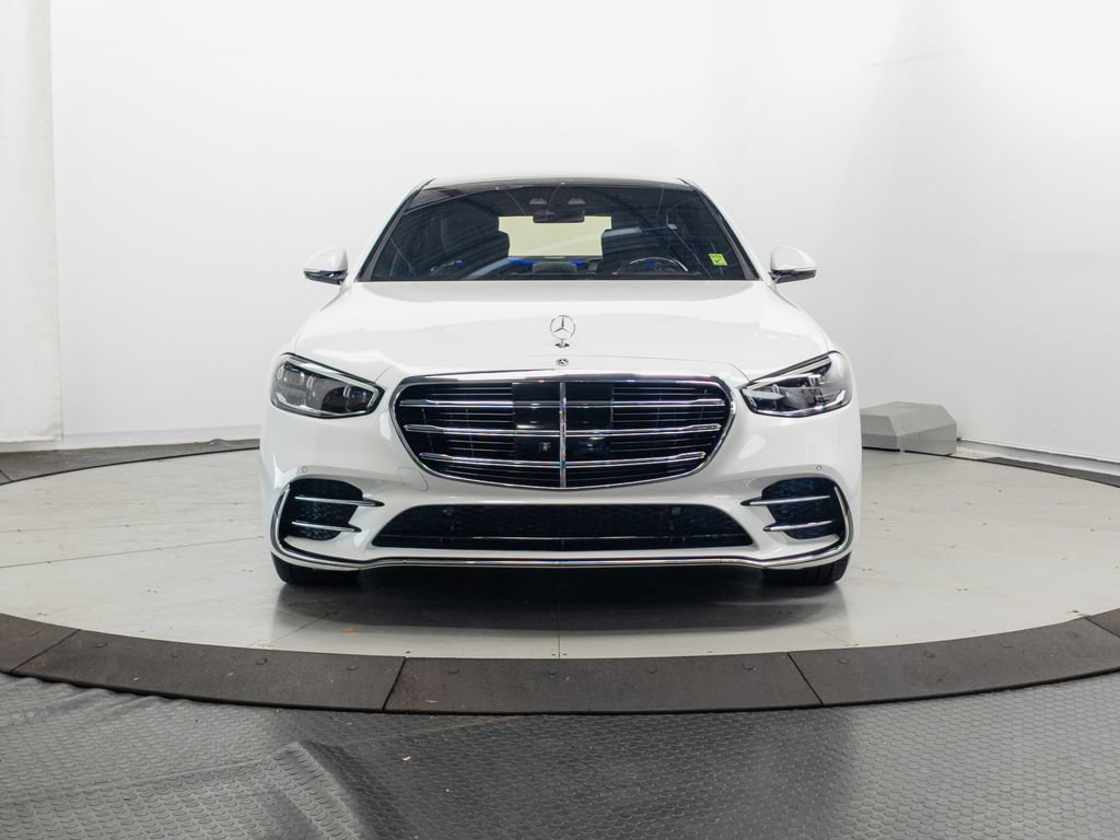 Used 2025 Mercedes-Benz S 580e 4MATIC Sedan image 2