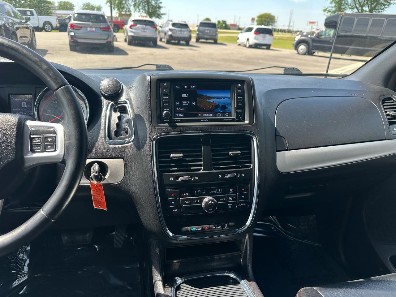 Used 2016 Dodge Grand Caravan R/T FWD image 13