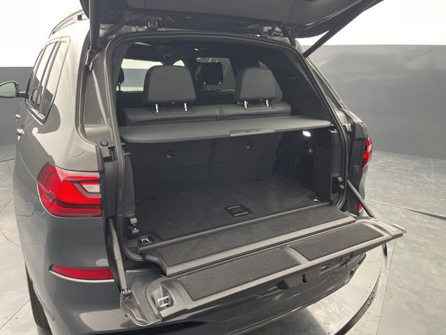 Used 2022 BMW X7 M50i w/ Dynamic Handling Package image 22