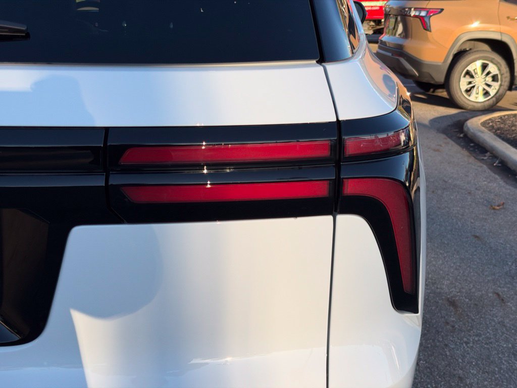 New 2027 Chevrolet Traverse LT w/ Driver Confidence Package AWD/4WD image 33