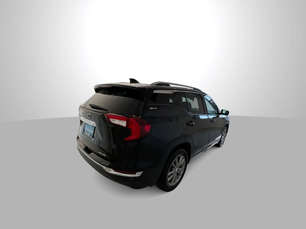 Used 2022 GMC Terrain SLT w/ Tech Package AWD/4WD image 8