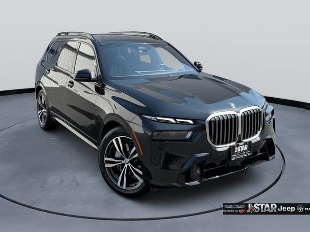 Used 2025 BMW X7 xDrive40i w/ M Sport Package image 3